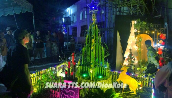 Kreatif, Pemuda Kefas Tubuhue Buat Pohon Natal Air Mancur Berbahan Bambu