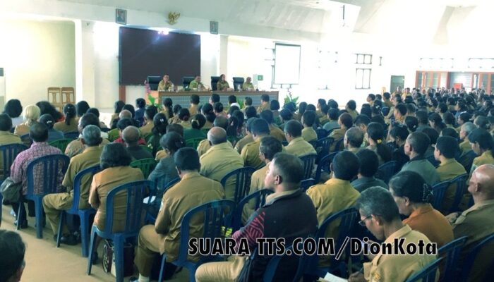 Tatap Muka Bersama Para Kepala Sekolah, Bupati TTS Tekankan Pentingnya Pendataan Aset