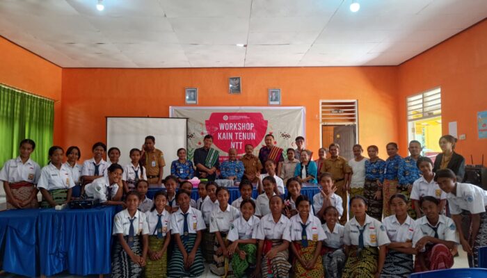 30 Siswa SMP Negeri Kie Ikut Workshop Kain Tenun 