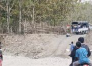 Terjatuh dari Pick Up, Siswa MTs di TTS Tetap Genggam Bendera Merah Putih Menuju Tempat Upacara 