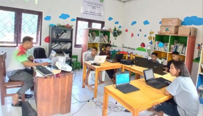 Adella, Sahabat Perjuangan Pendidikan di PKBM Imanuel Mio