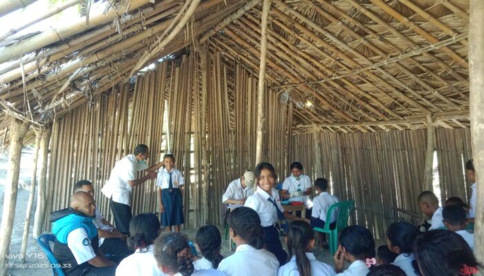 Rutin Tiap Bulan, Puskesmas Ayotupas Lakukan Pemeriksaan Kesehatan di SMP Negeri Kua’Aus