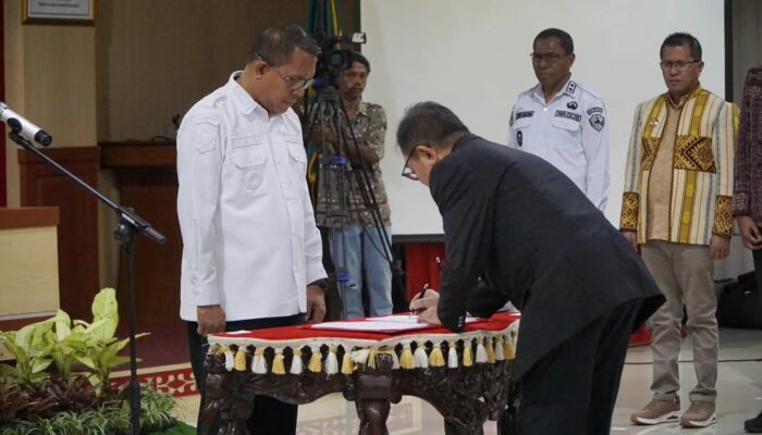 Gubernur Melki Lantik Jajaran Komisaris dan Direksi Baru Bank NTT