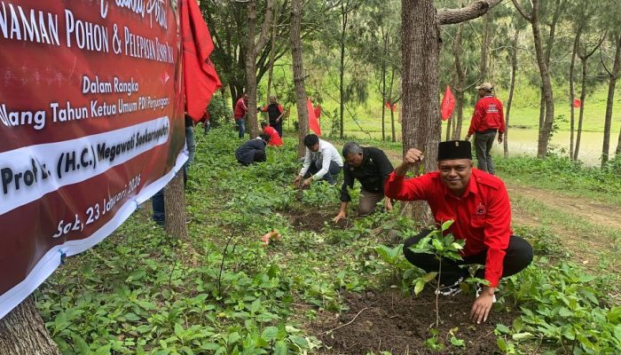 Tanam Pohon, Tebar Ikan : Cara PDIP TTS Merawat Pertiwi