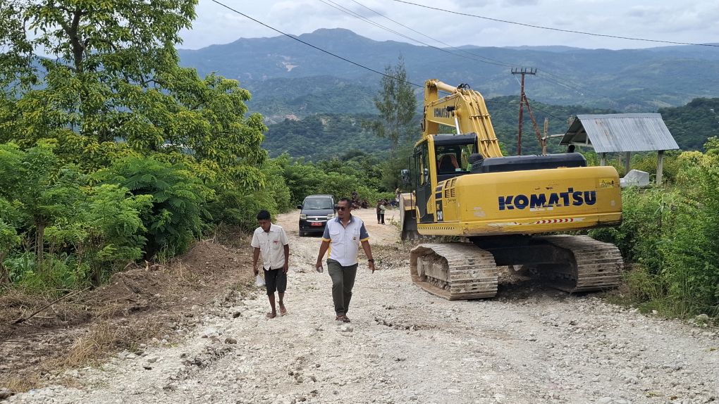 Pemda TTS Turunkan Alat Berat Perbaiki Jalan Pope – Kuanfatu, Warga Apresiasi Respon Cepat Bupati