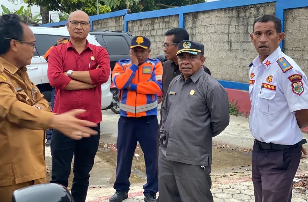 Ketua DPRD TTS Turun Langsung Cek Parkiran Baru Pasar Inpres Soe