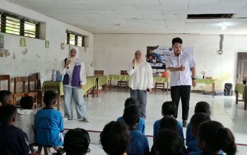 PDGI NTT Gelar Baksos di SD Inpres Nulle, Edukasi Anak Pentingnya Merawat Gigi Sejak Dini
