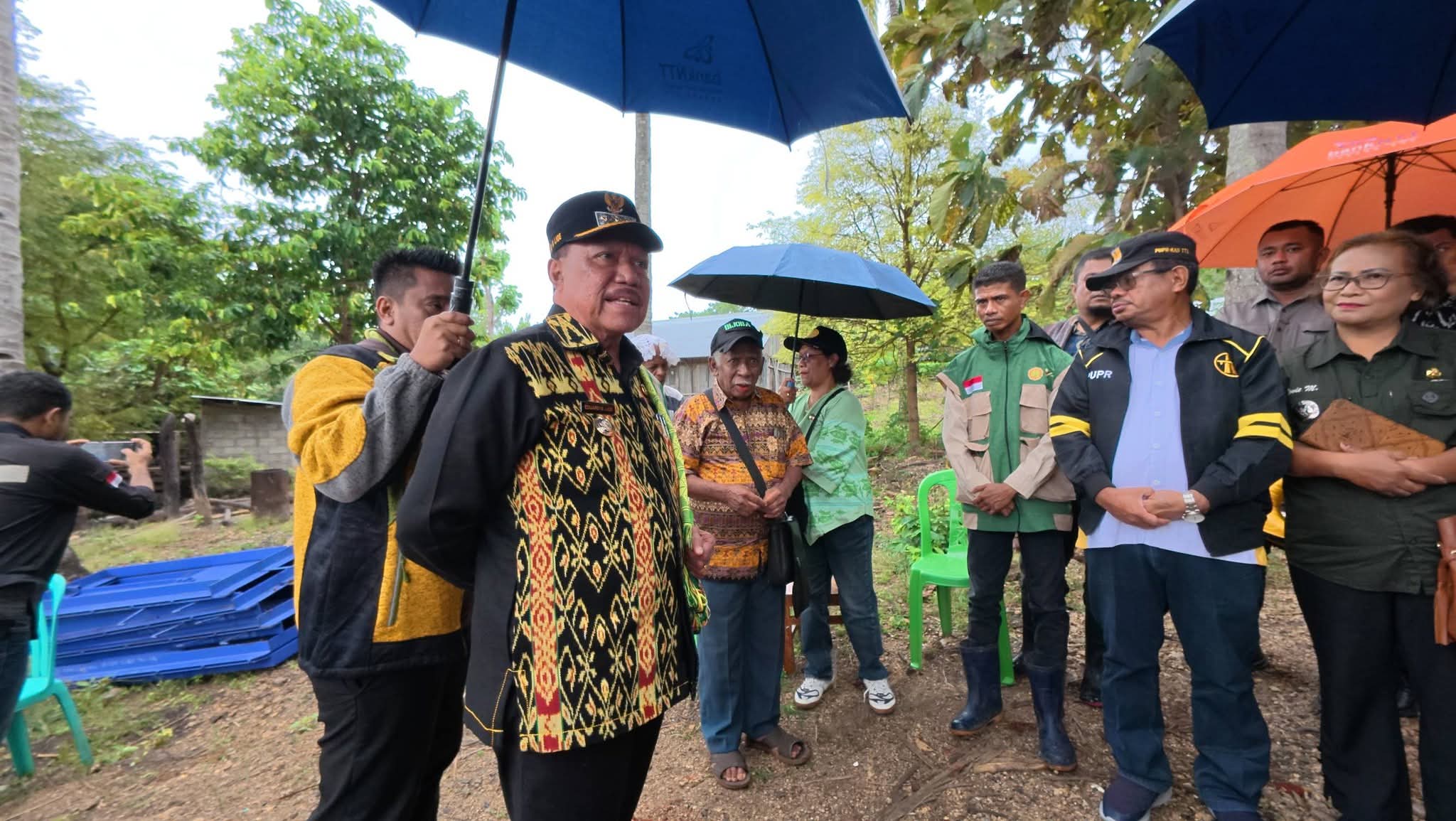 Bupati TTS Tinjau Irigasi dan Sawah Terlantar di Mollo Selatan
