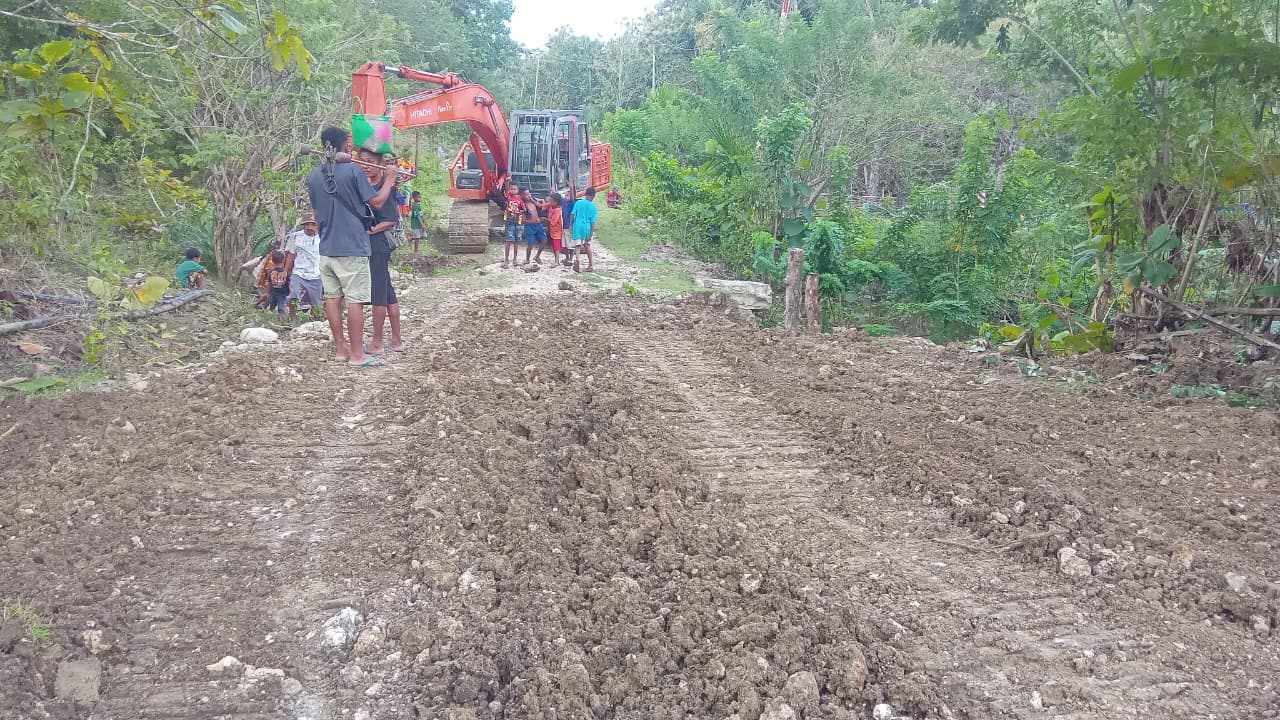 Akses TTS–Malaka Nyaris Lumpuh, Jalan Longsor di Kokbaun Akhirnya Ditangani
