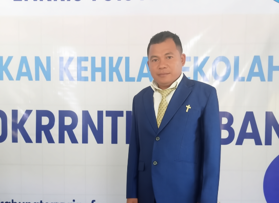 Dilantik Jadi Kepala Sekolah, Aprianus Yunus Benu: Mari Bangun Manufui Lewat Pendidikan