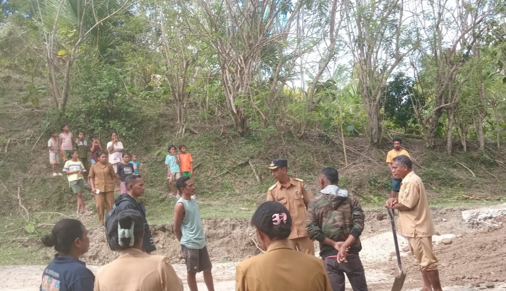 Akses Terputus Sebulan, Warga Dua Kabupaten Bersatu Buka Kembali Jalan Penghubung