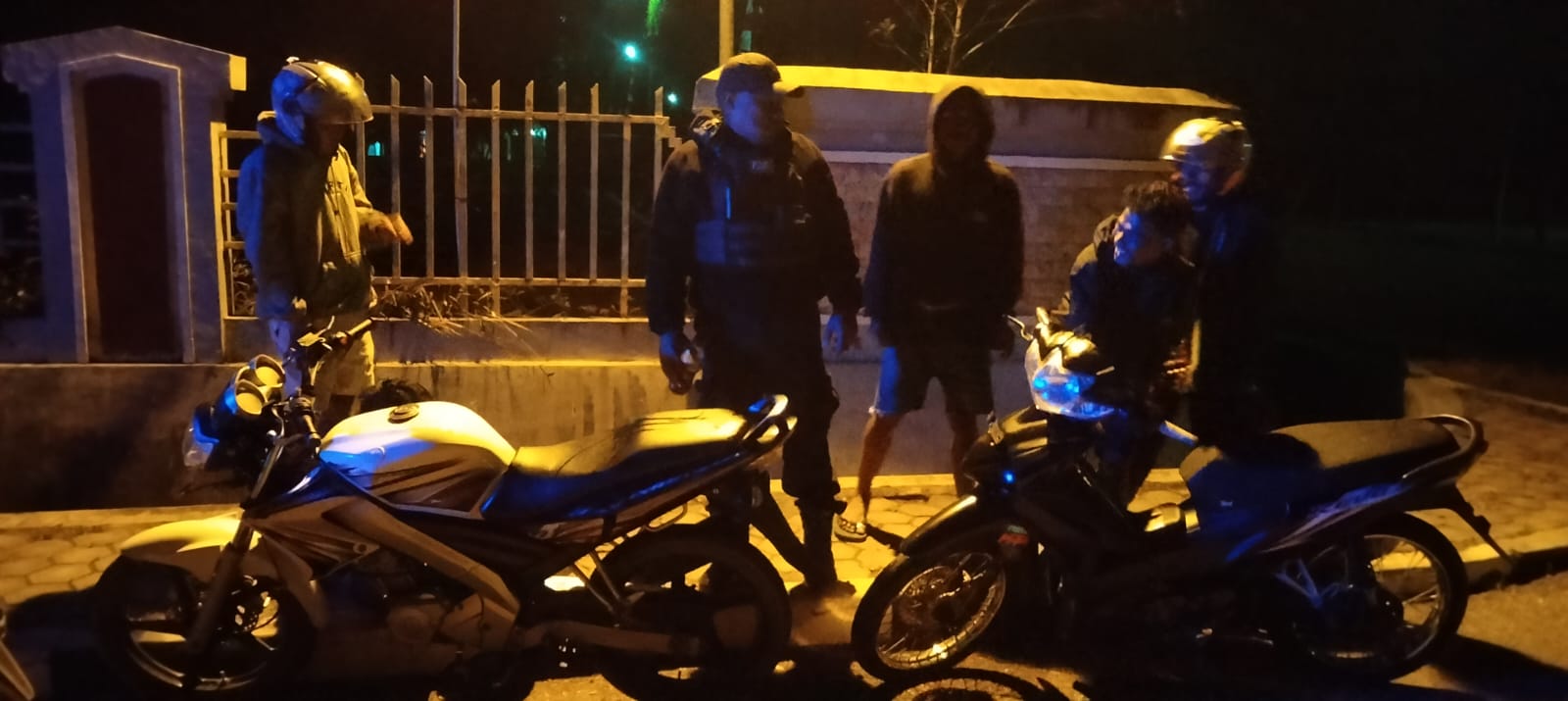 Asyik Nongkrong dan Miras, Sejumlah Pemuda di Kota Soe Dibubarkan Polisi