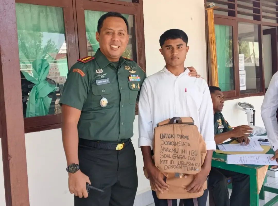 Tulisan di Tas Casis TNI AD di TTS Bikin Dandim Terharu, Pesan untuk Mama Jadi Sorotan